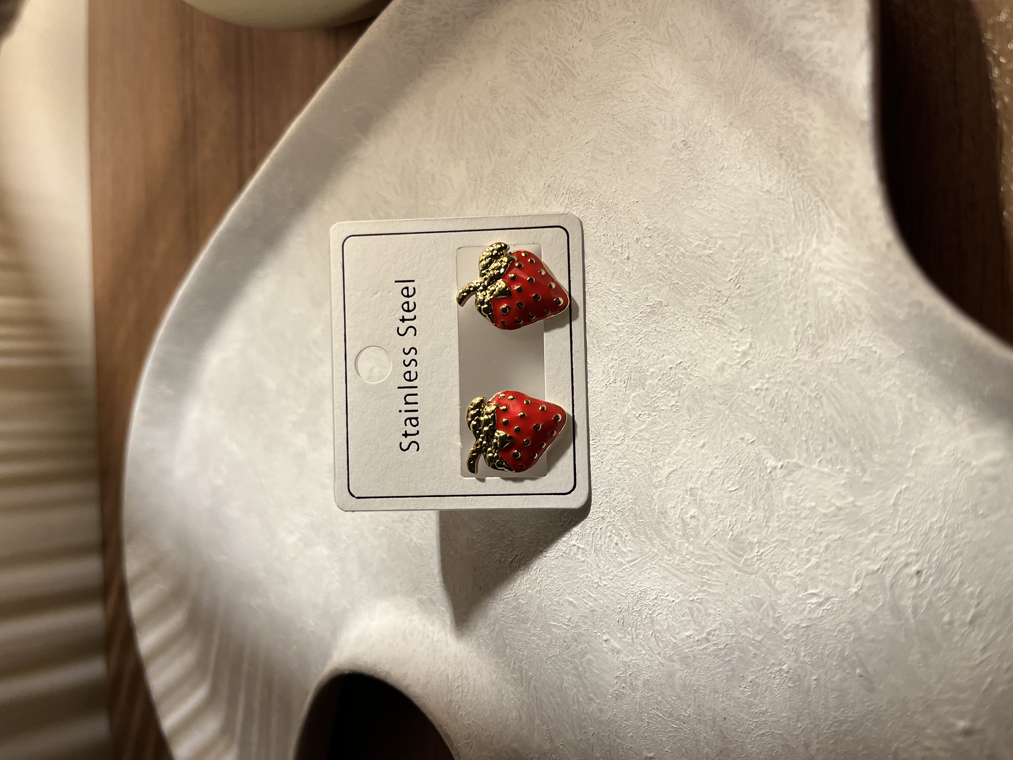 گوشواره توت فرنگی برند Stainless Steel