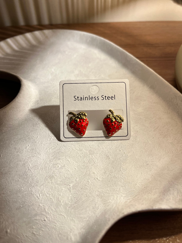 گوشواره توت فرنگی برند Stainless Steel